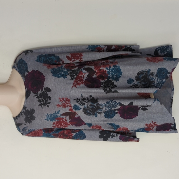 Chicos Petite Rose-Print Button-Sleeve Tunic - Picture 4 of 16